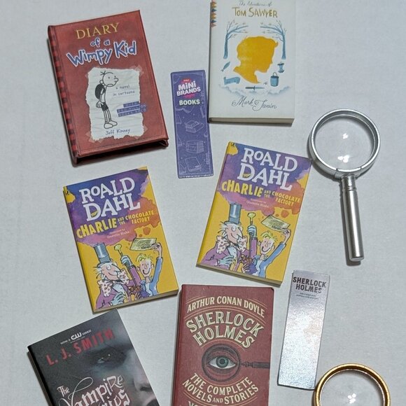 New!!!  Mini Brands - Books, Bookmarks, Magnifying Hlasses - Picture 8 of 10